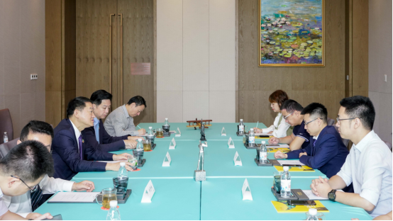 省尊龙凯时集团党委书记、董事长任丁与腾讯“王者荣耀”CTO邓君、腾讯大成网总裁郑亮座谈交流